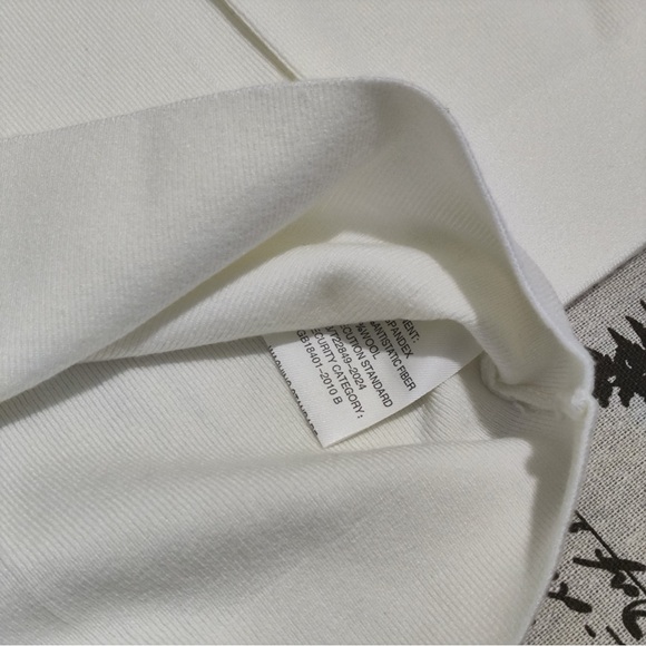 Valentino Elevated Casual Off-White Crewneck Knitwear - Picture 5 of 8